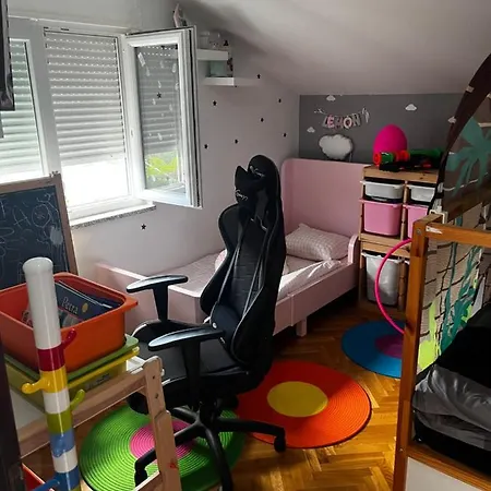Adrianlemon Apartman Apartmán