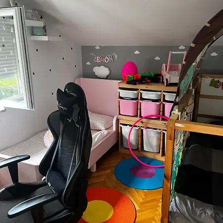 Apartment Adrianlemon Apartman *